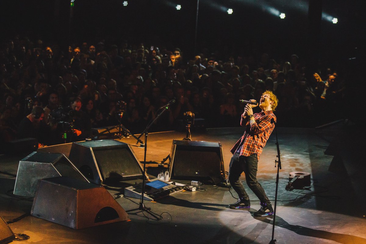 Ed Sheeran conquistó el escenario del iTunes Festival
