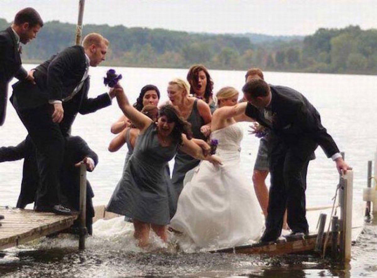 20 Cringe And Awkward Wedding Photos To Laugh At 7484