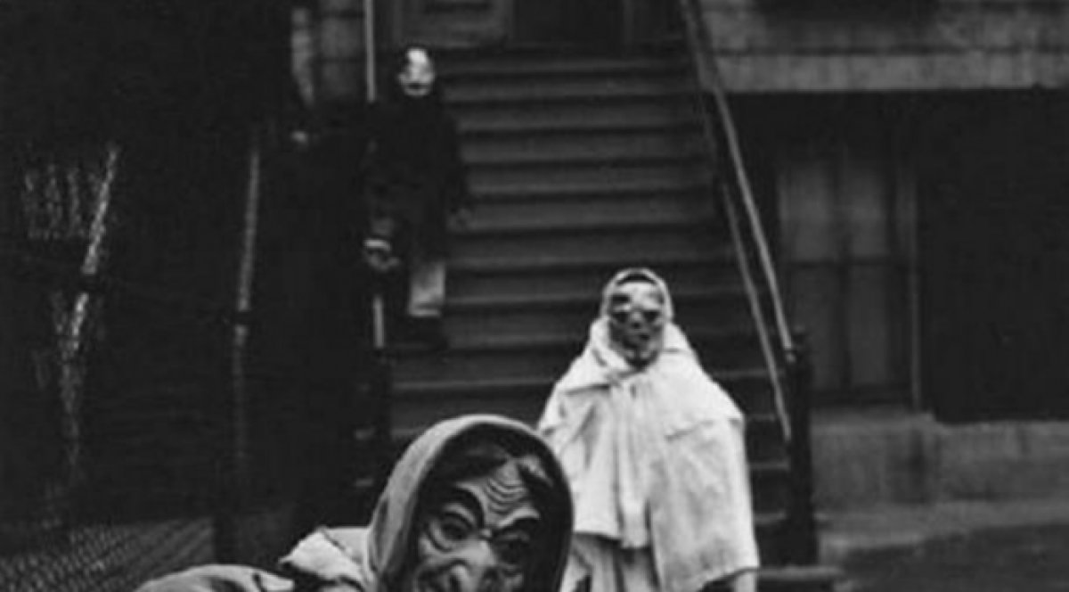 ¡Aterradores! Así eran los disfraces de Halloween en 1920