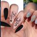 Dime qué diseño de uñas elegirías para Año Nuevo y te diré cómo te va a ir en el 2025