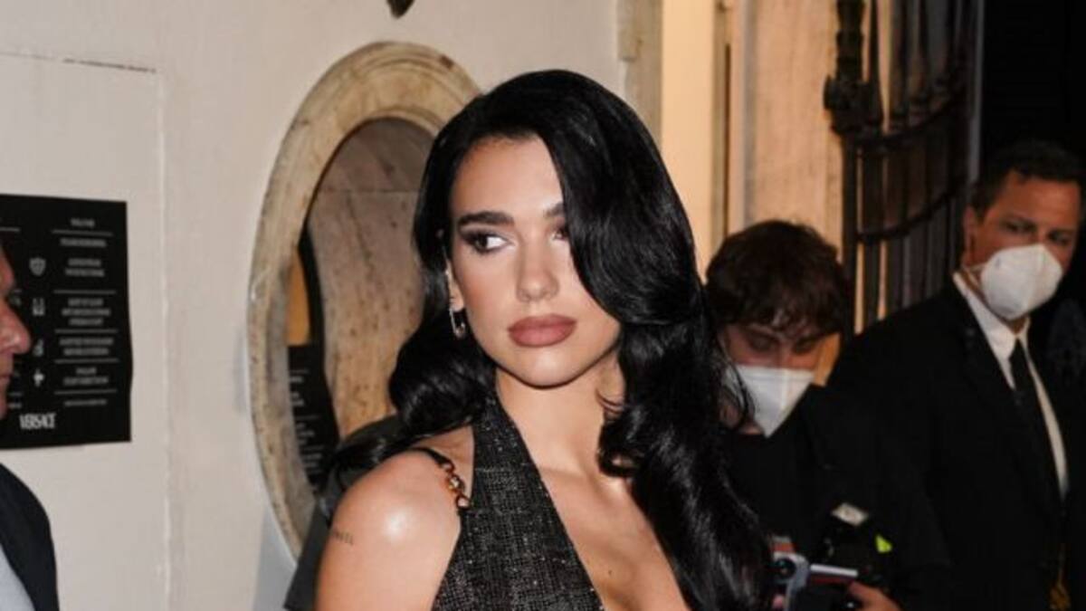¡La diosa de rosa! Dua Lipa presumió su belleza con candente atuendo