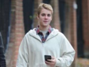 JUSTIN BIEBER "ADORNA" SU LUJOSO AUTO CON ESTA IMAGEN RELIGIOSA