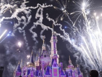 SI QUIERES TRABAJAR EN LOS PARQUES DE DISNEY DEBES SEGUIR ESTAS NORMAS