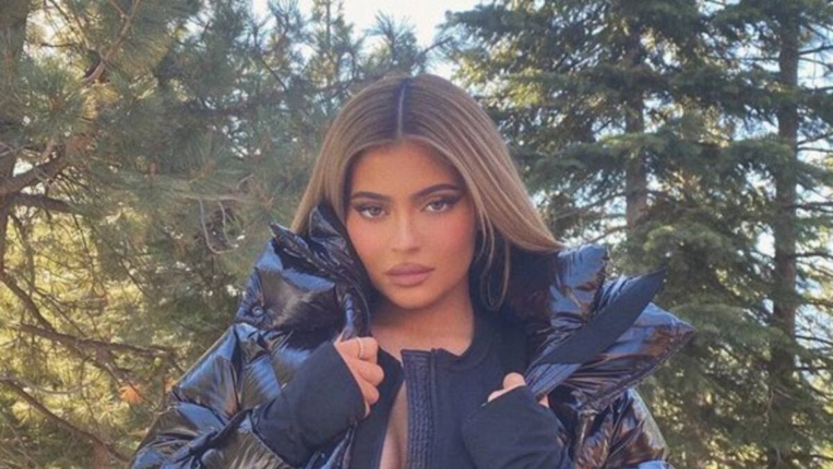 Kylie Jenner presume su cabellera pelirroja vistiendo un ajustado top