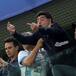 POR ESTAS FOTOS DICEN QUE MARADONA CONSUMIÓ COCAÍNA DURANTE EL PARTIDO DE ARGENTINA