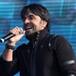 Luis Fonsi enamoró con su voz y romance al Evento 40 Mundial
