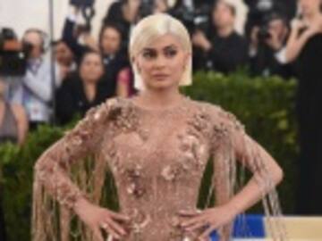 Kim Kardashian y Kylie Jenner son llamadas "las gemelas perfectas" por esta campaña