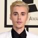 Difunden polémico video de Justin Bieber ‘besando’ al pastor que lo volvió creyente