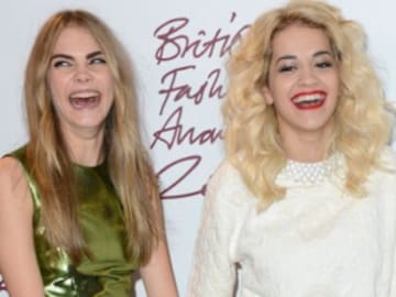 Rita Ora habla de su estrecha relación con Cara Delevingne