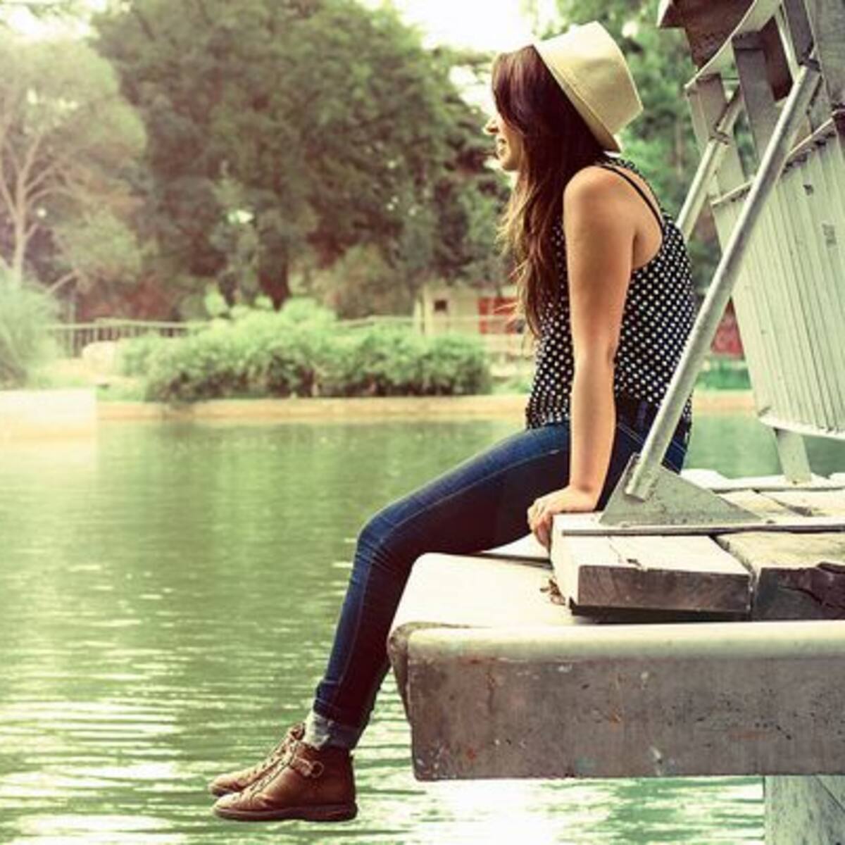 ¿En realidad la mujer es un polo a tierra?