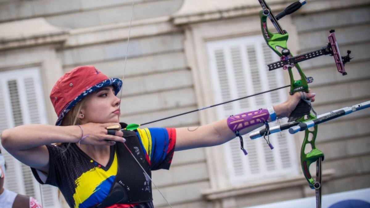 Valentina Acosta, la arquera colombiana que está enamorando en los Juegos Olímpicos