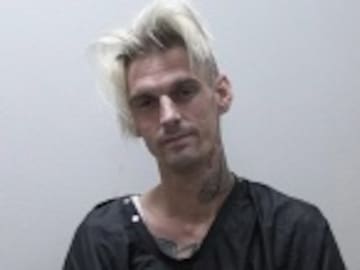 Aaron Carter muestra orgulloso su aumento de peso en sus redes