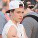 Brooklyn Beckham supervisa las amistades de sus hermanos pequeños
