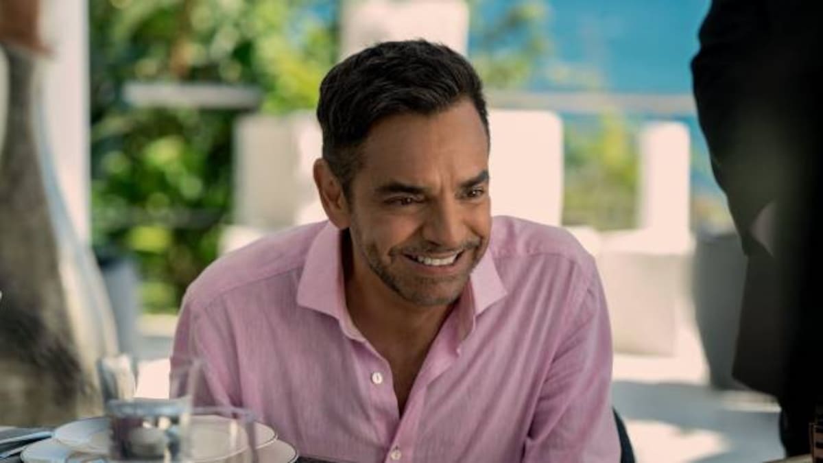 ‘Acapulco’, la serie de comedia bilingüe protagonizada por Eugenio Derbez