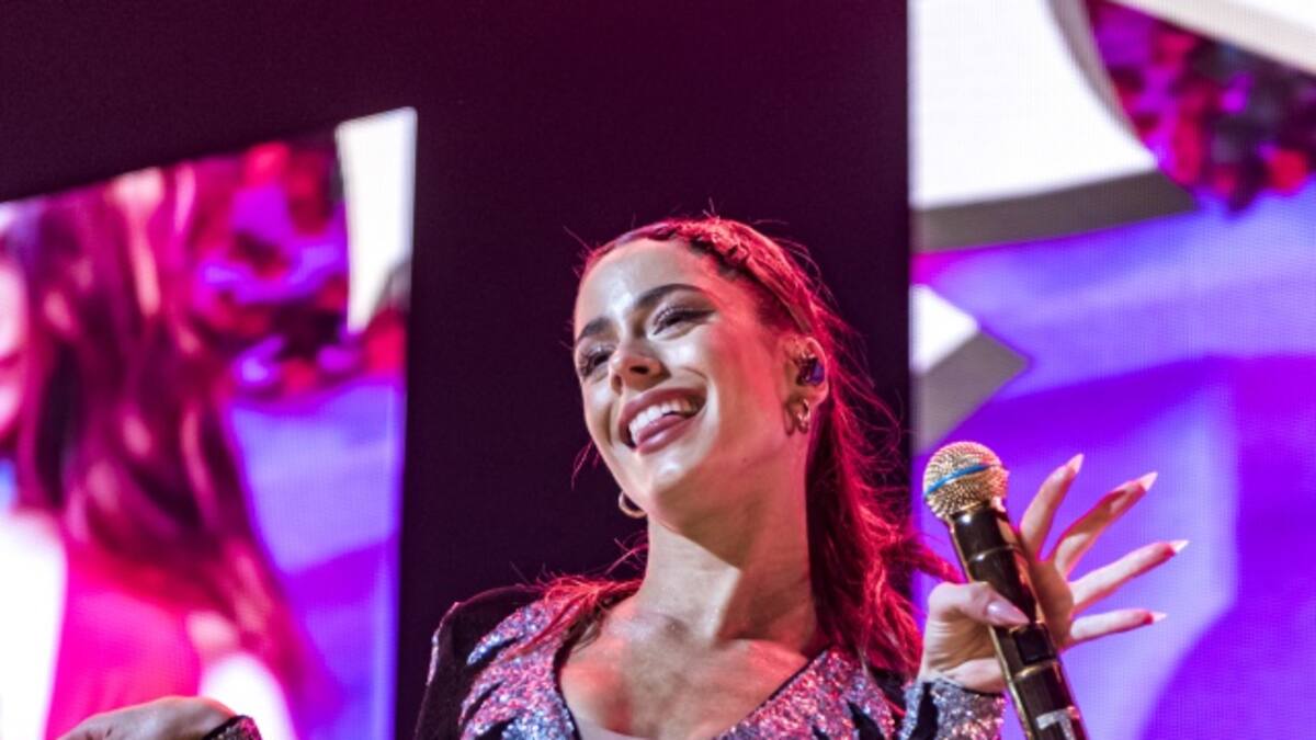 Tini Stoessel debuta como locutora y sus fanáticos enloquecen