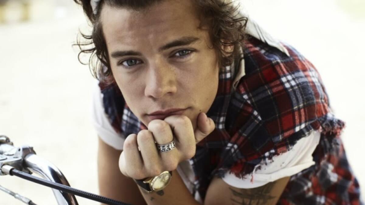 Harry Styles se desestresa tejiendo