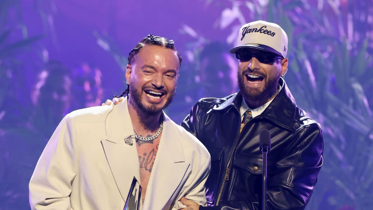 J Balvin sorprendió a Maluma con una broma telefónica; esta fue la inesperada reacción del cantante