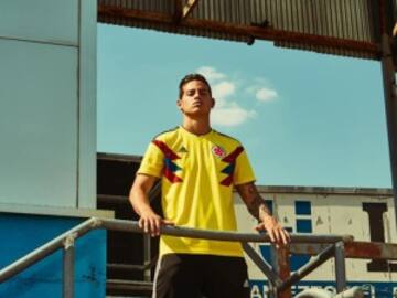 James Rodriguez y la nueva camiseta de la selección provocan efusivo saludo de la modelo rusa
