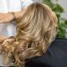 Ni arrancar las canas ni cortar en seco: todo lo que te han contado sobre tu pelo era un mito