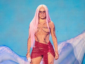 Karol G invitó a su concierto en España a mujeres colombianas víctimas del conflicto