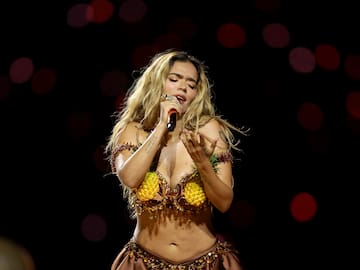 Así fue la presentación de Karol G en el partido de la NFL en Brasil; al mejor estilo 'Tropicoqueta'