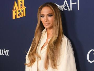 Descubre los 5 diseños de uñas favoritos de Jennifer Lopez que arrasarán en 2025