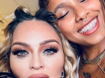 Madonna y Tokischa protagonizaron tremendo beso acompañado de sensual baile