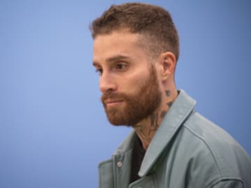 Así fue la reacción de Mateo de La Casa de los Famosos al enterarse de la muerte de su padrastro