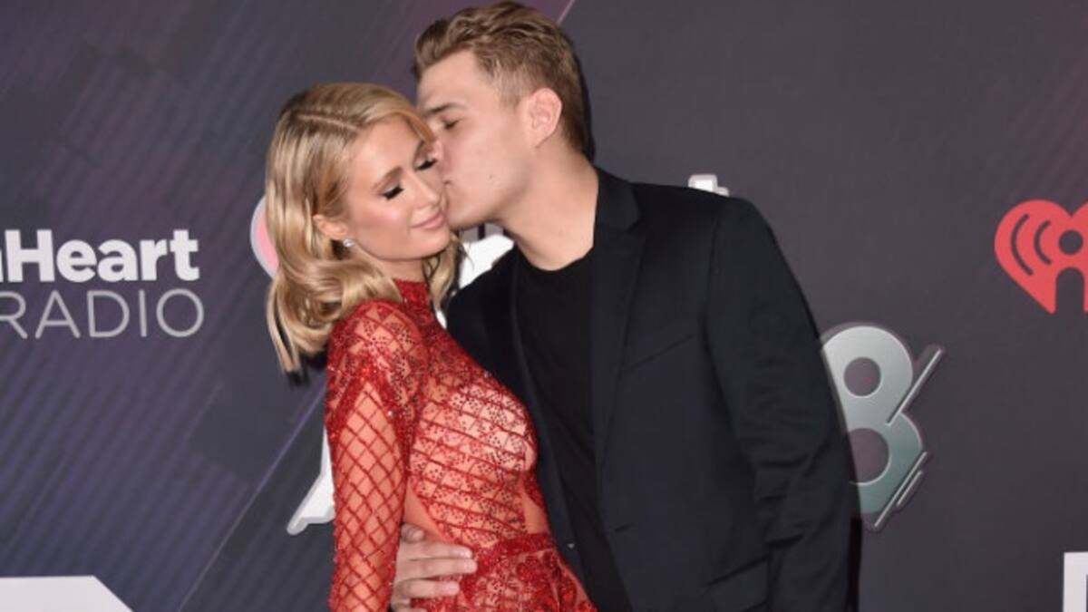 Así deslumbra Paris Hilton a su prometido