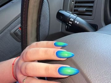 5 diseños de uñas neón para lucir manos perfectas este verano; el verde y el rosa brillan