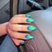 5 diseños de uñas neón para lucir manos perfectas este verano; el verde y el rosa brillan