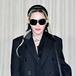 "Qué totazo": Madonna sufre aparatosa caída en medio de su concierto; bailarín tuvo la culpa