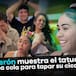 Yina Calderón muestra el tatuaje que se hizo en la cola para tapar la cicatriz de los biopolímeros
