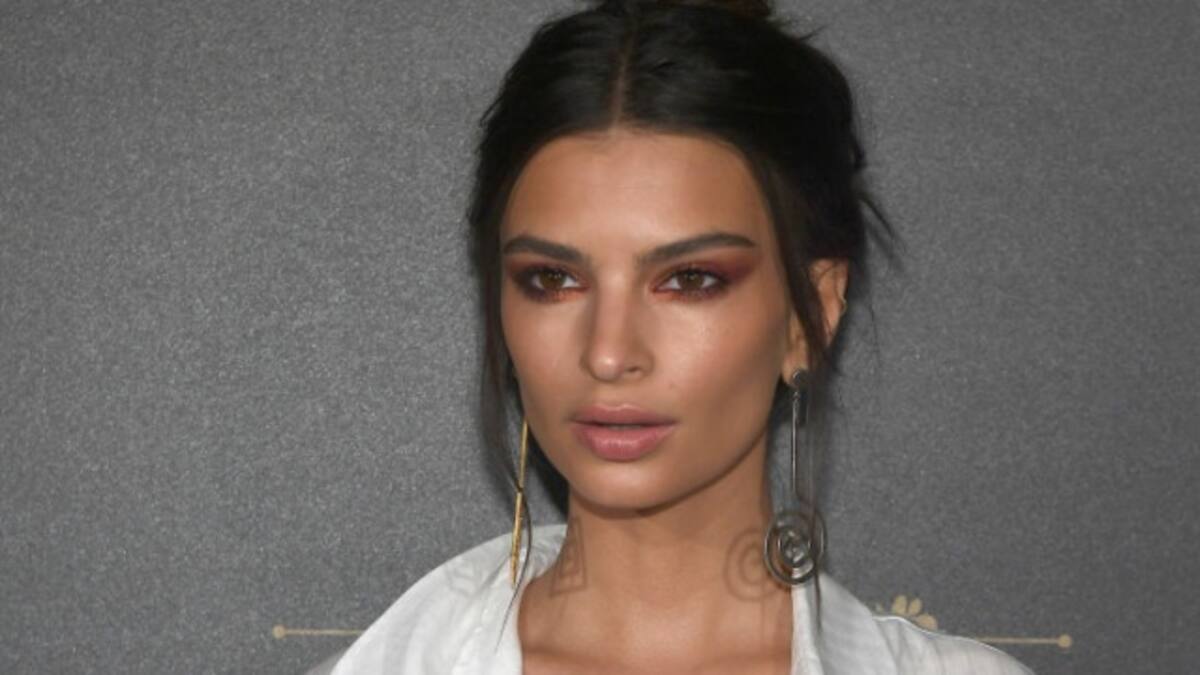 Emily Ratajkoswi es denunciada por copiar trajes de baño