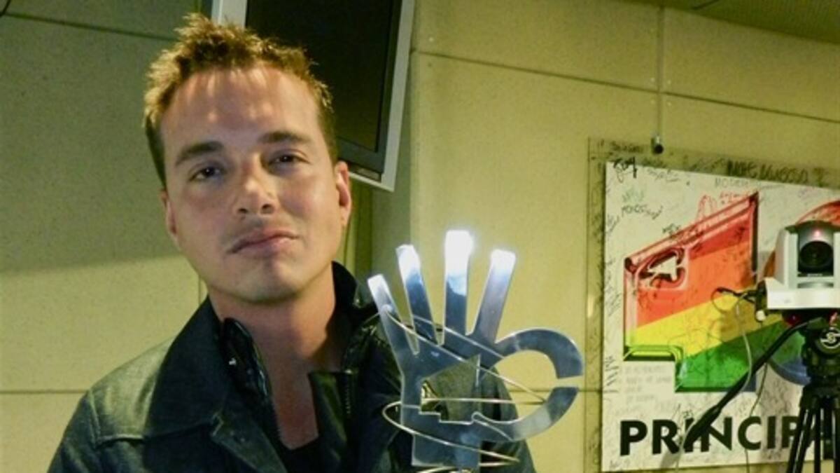 J Balvin recibió su premio 40 Principales