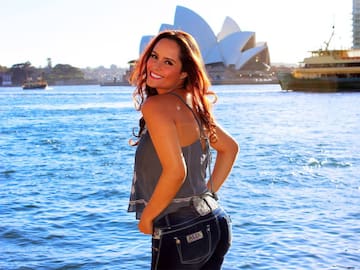 “Bomboncito”: Ana Lucía Domínguez flechó a sus fans tras presumir sus curvas de infarto con ajustado vestido