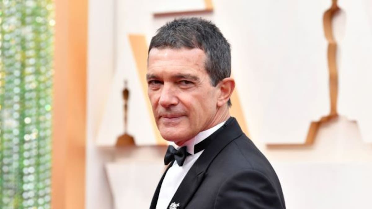 Antonio Banderas le da una 'patada' al coronavirus y anuncia que está curado