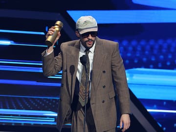 La gorra de Bad Bunny en los Latin Billboard 2025: ¿de dónde es y cuánto cuesta?