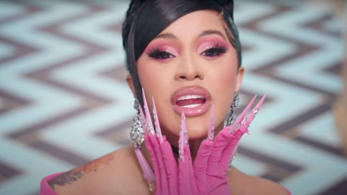 Cardi B elimina su cuenta de Twitter luego de recibir críticas por sus pechos