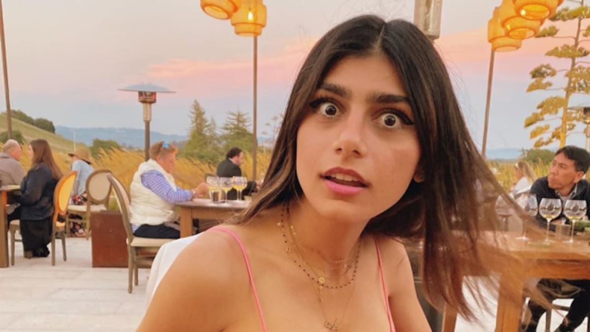 ¿Qué tipo de contenido ofrece Mia Khalifa en OnlyFans?