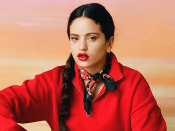 Rosalía preocupa a sus fans luego de subir una foto junto a un cuchillo: "¿Algún truco...?"