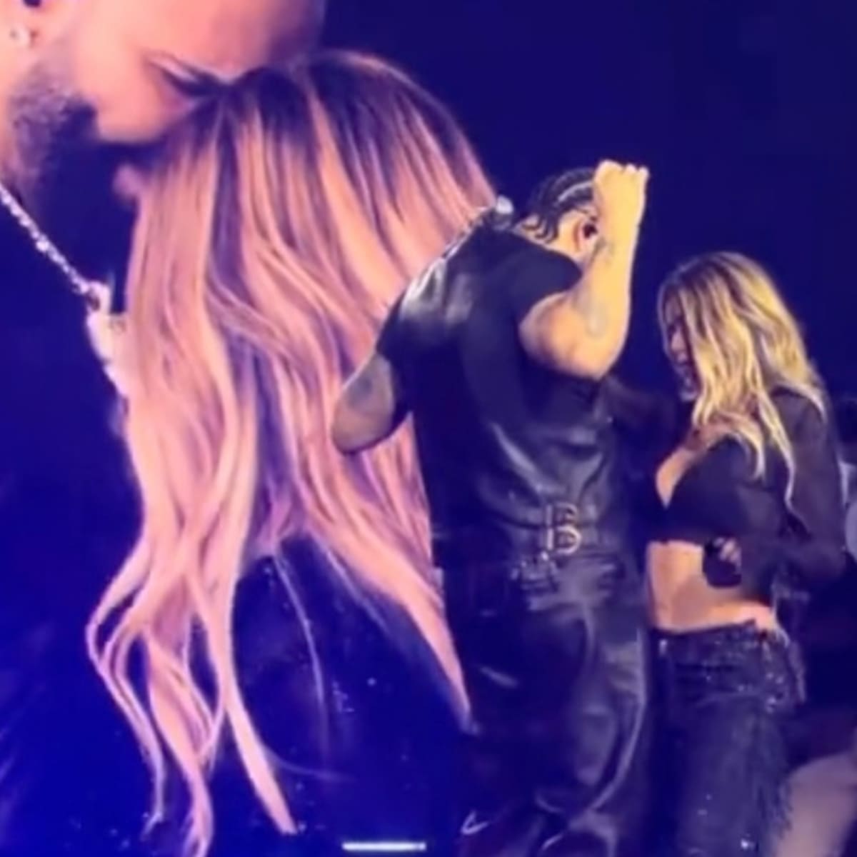 Karol G y Drake encendieron las redes sociales con intenso momento: ¿Confirmaron su relación?