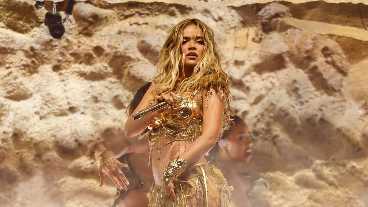 Karol G deja fuera a Medellín de su gira internacional y revela el motivo