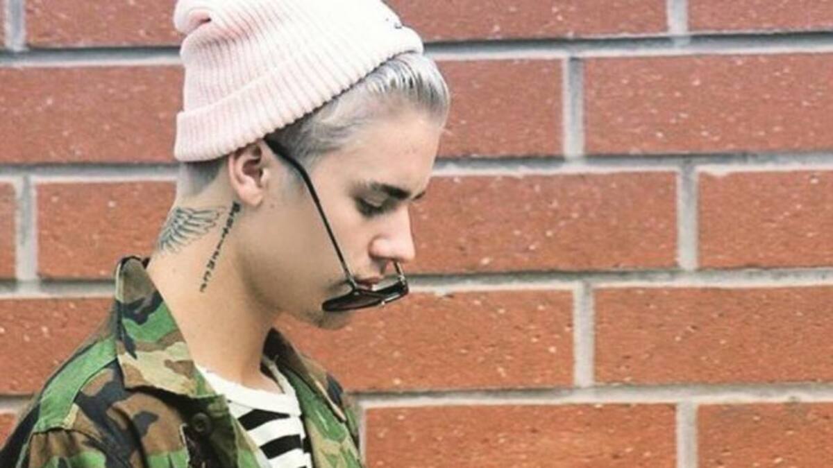 Justin Bieber presume que ya no es un niño