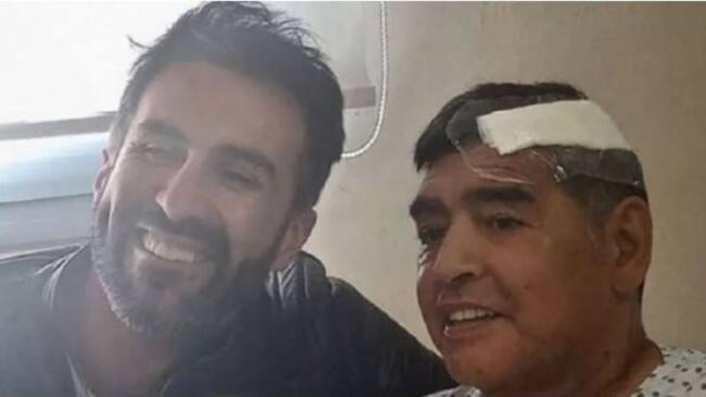El médico Leopoldo Luque está siendo investigado por presunta negligencia médica en el tratamiento al ex jugador Diego Armando Maradona, lo cual probablemente le produjo la muerte. Cortesía: @okdobleamarilla