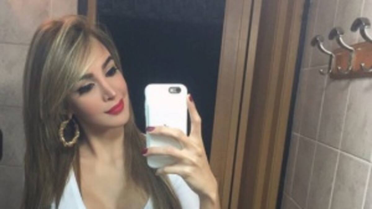 Critican a Reina de Belleza por llevar su baño a todas las partes del mundo