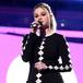 Una millonada costó el vestido que usó Karol G en el cumpleaños de Selena Gomez