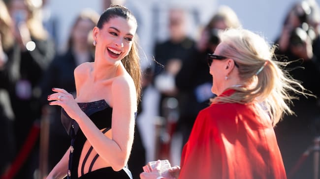 Anne Hathaway y Meryl Streep durante la premiere de 'El diablo viste a la moda 2'. Créditos: Getty Images