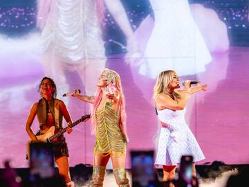 Esta sería la razón por la que a Amaia Montero le tembló la mano en concierto de Karol G