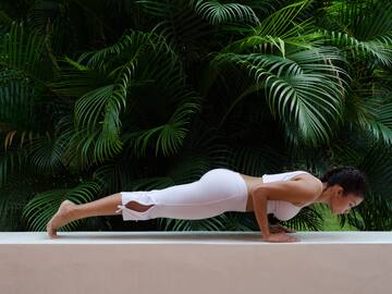 Un profe de yoga pide que si tienes 5 minutos pruebes esto: tu espina dorsal te lo agradecerá